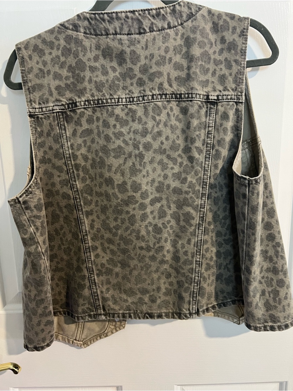 Universal Thread Large Vest Animal Printed - Picture 7 of 10